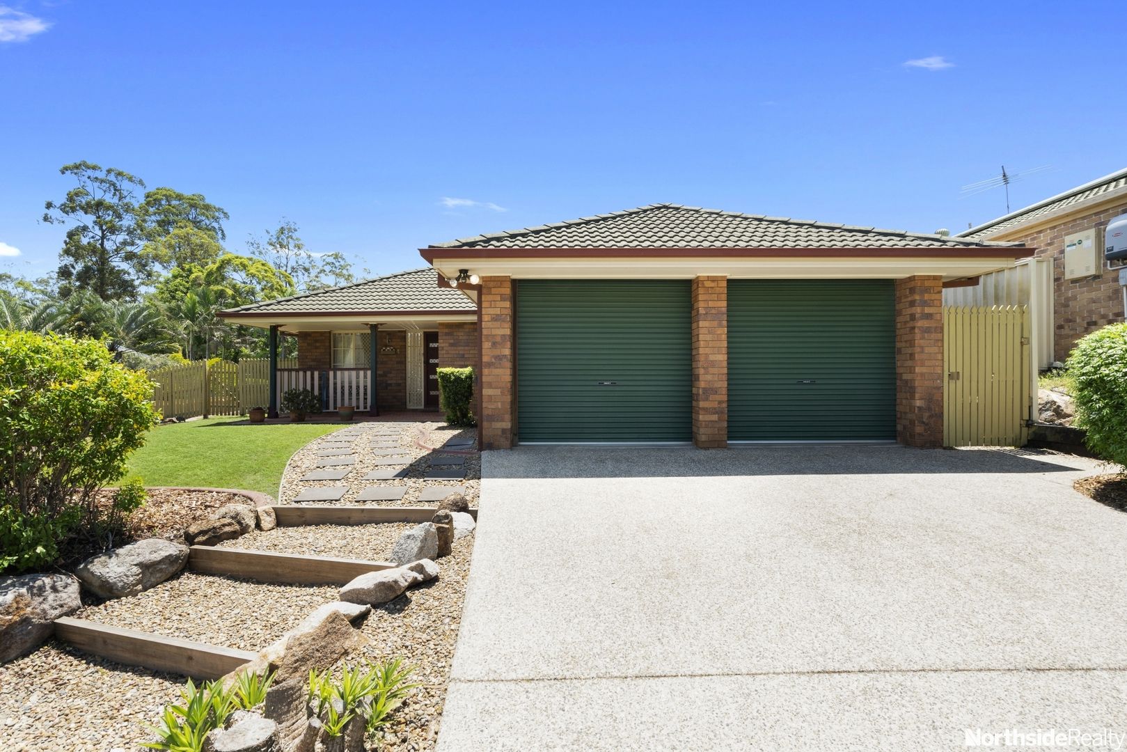 4 Sunblest Ct, Eatons Hill QLD 4037, Image 2