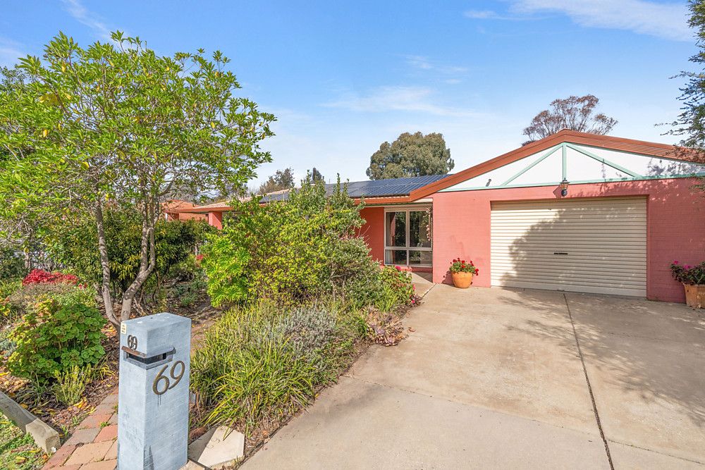 3 bedrooms House in 69 Balleroo Crescent GLENFIELD PARK NSW, 2650