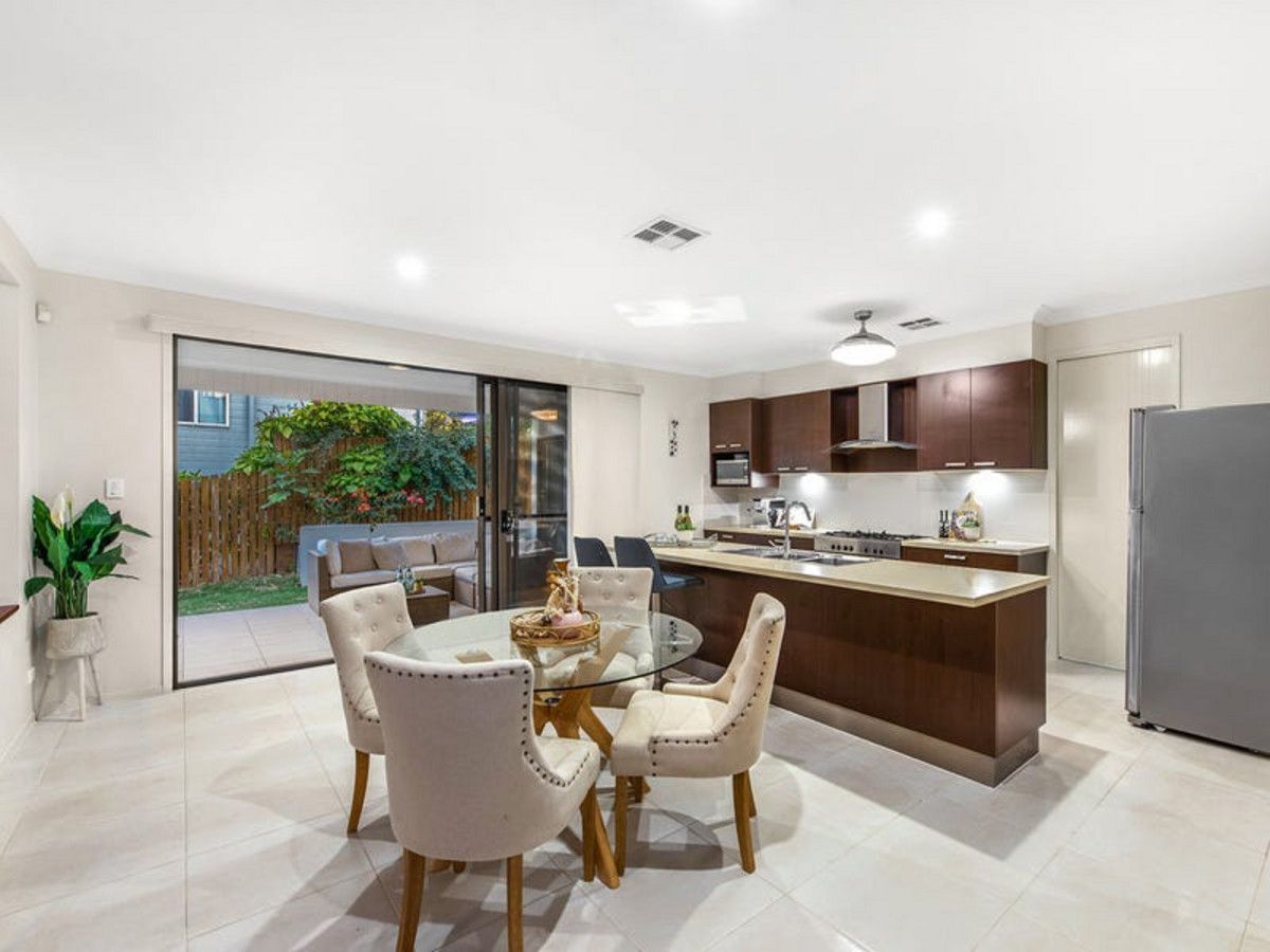 27 Staveley Close, Sinnamon Park QLD 4073, Image 1