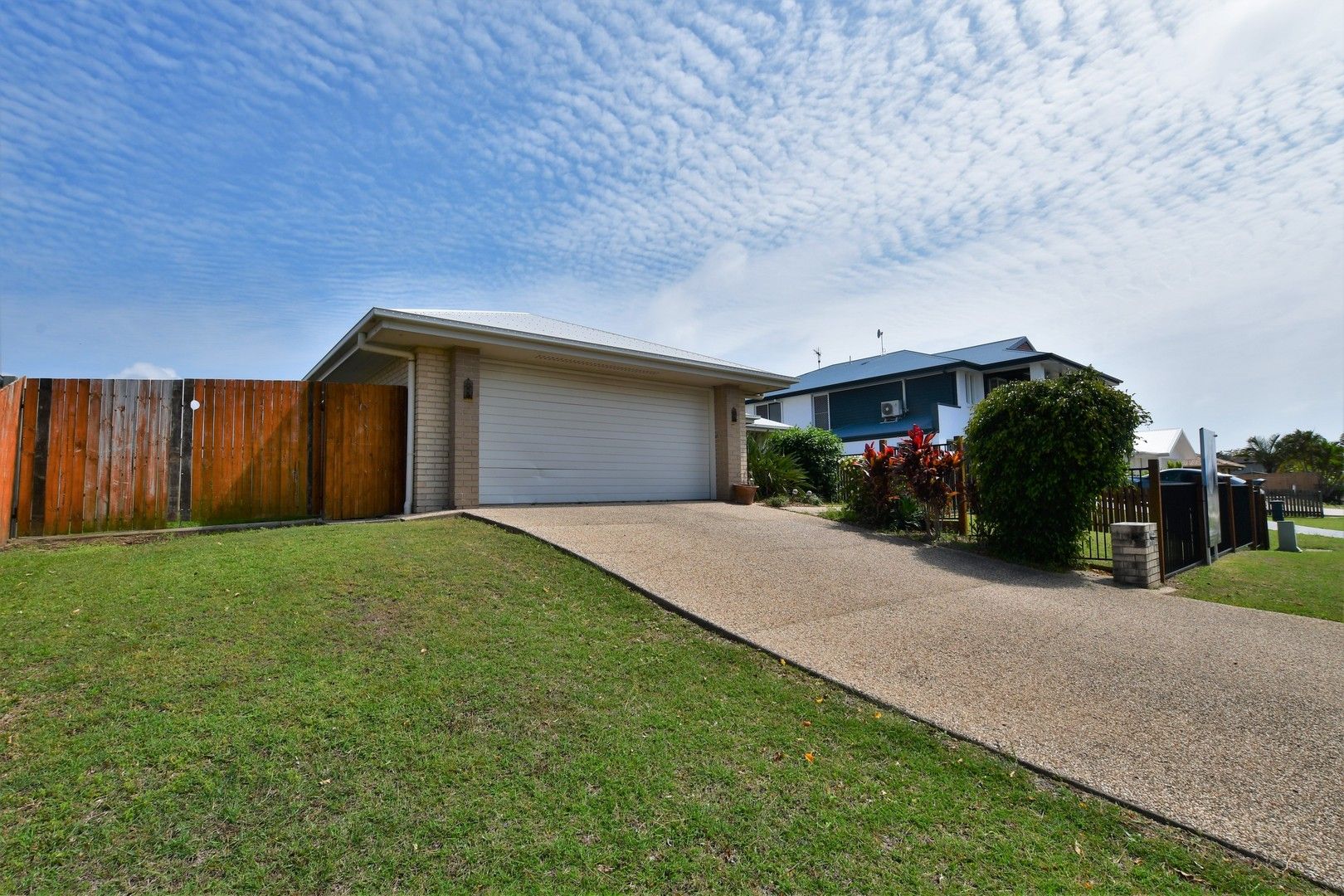 4 bedrooms House in 296 Woongarra Scenic Drive BARGARA QLD, 4670