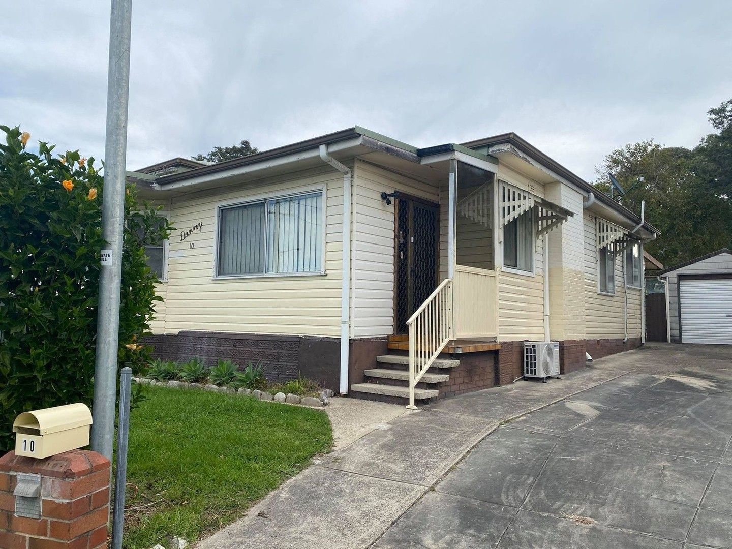 10 Floraville Road, Belmont North NSW 2280, Image 0