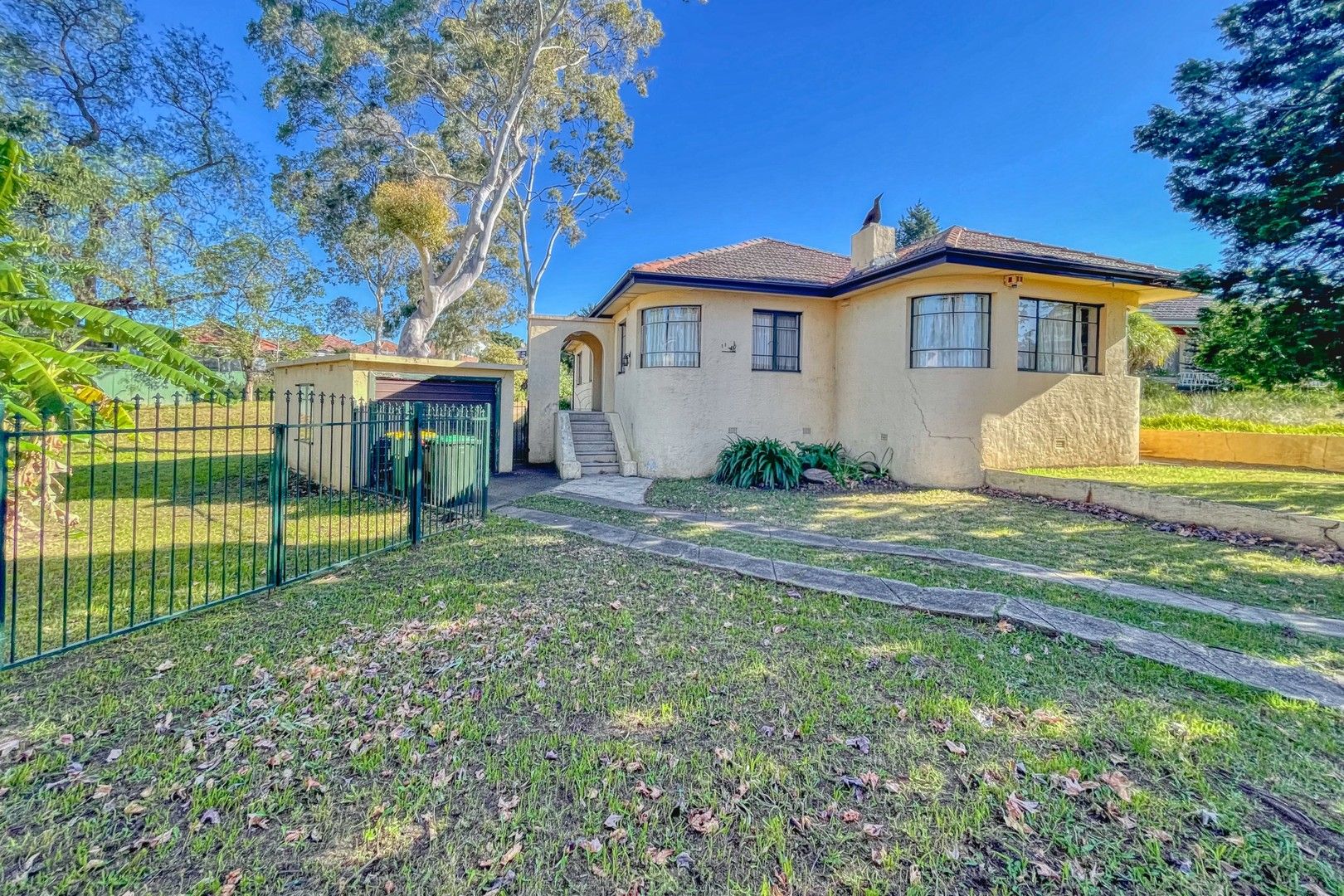 11 Robertson Crescent, Mount Lewis NSW 2190 House For Rent 600