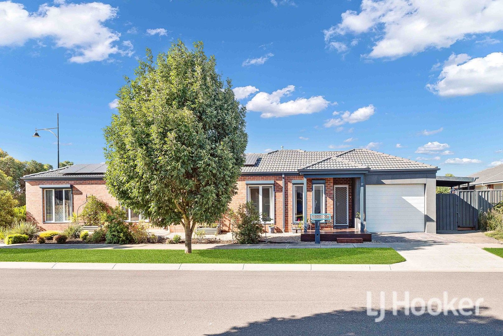 37 Parkleigh Drive, Kurunjang VIC 3337, Image 0