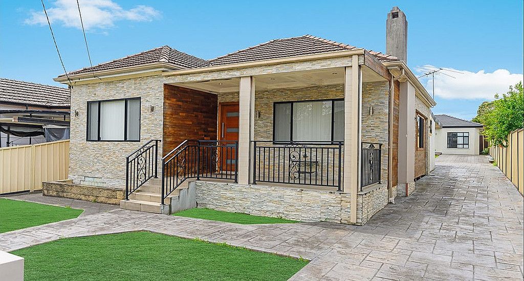 4 bedrooms House in 14 McPherson Avenue PUNCHBOWL NSW, 2196