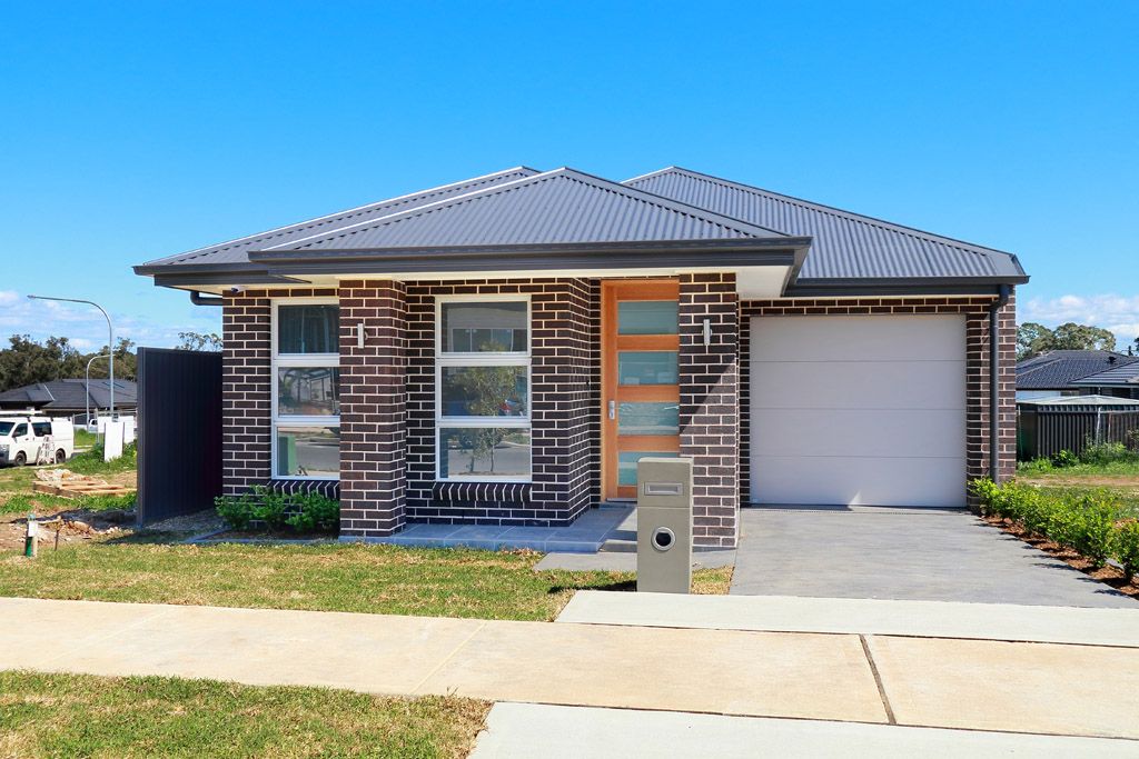 4 bedrooms House in 5 Landaise Road AUSTRAL NSW, 2179