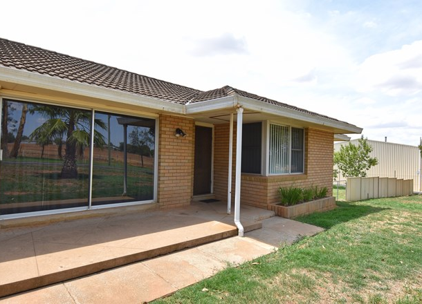 33 Grenfell Road, Cowra NSW 2794