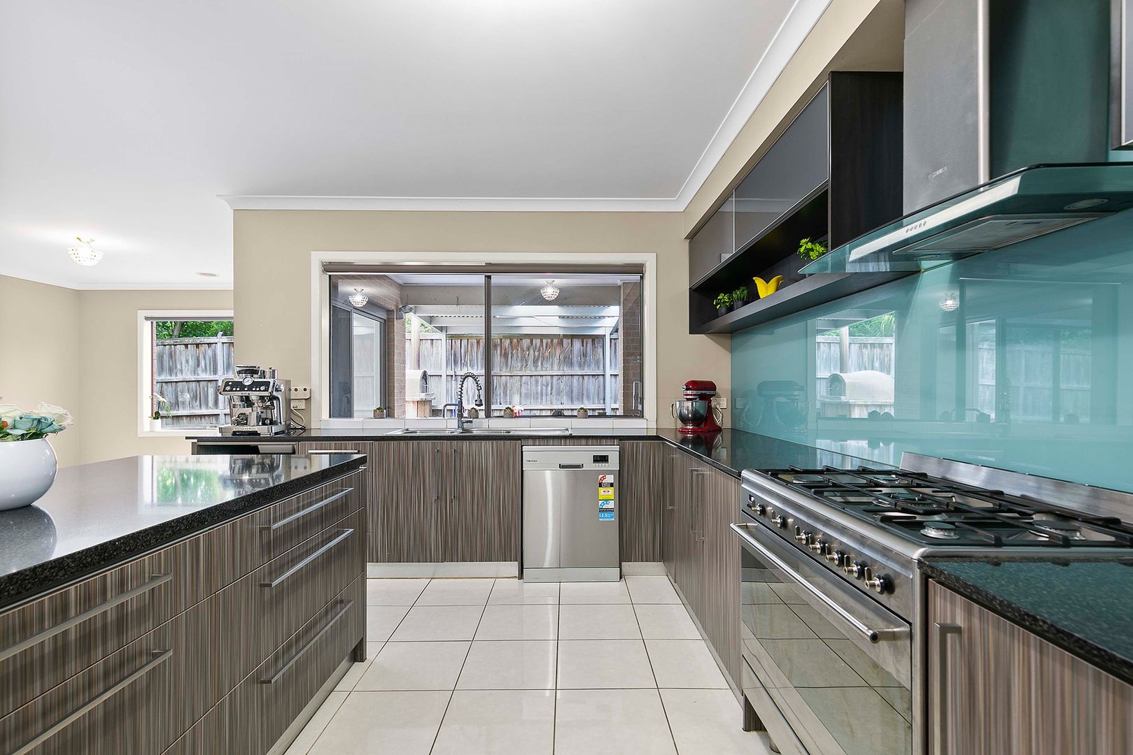 21 Yammerbrook Way, Cranbourne East VIC 3977, Image 2