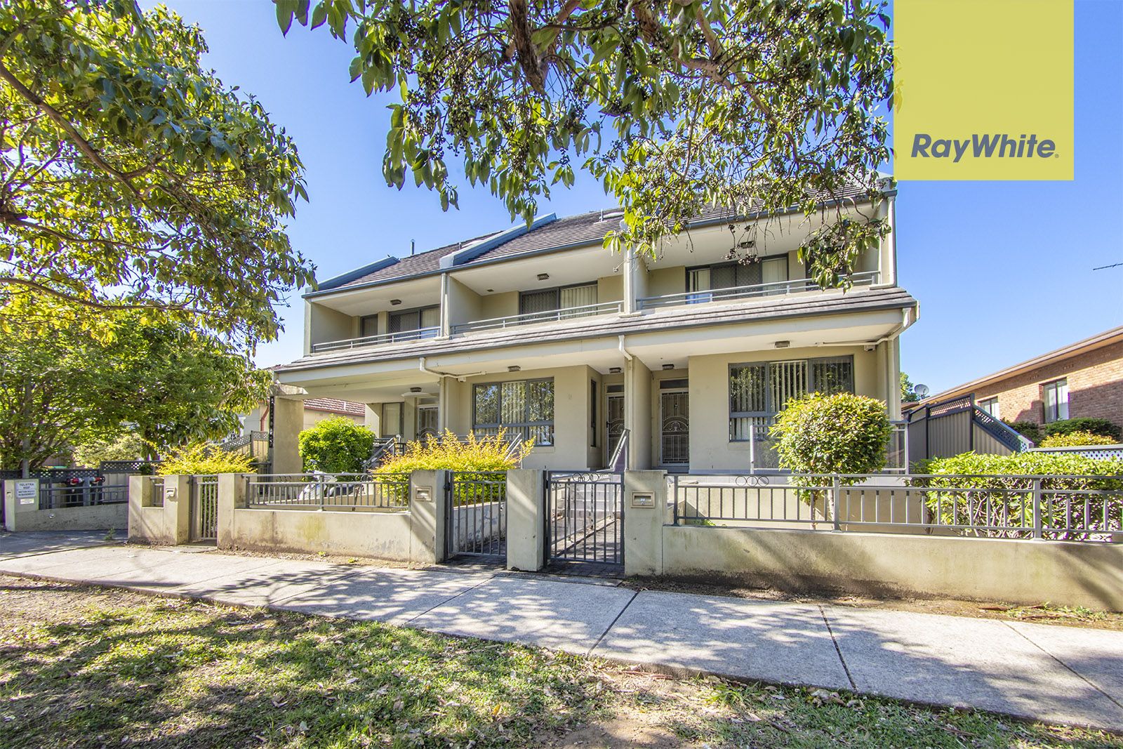 3 bedrooms House in 2/20 Weston Street ROSEHILL NSW, 2142