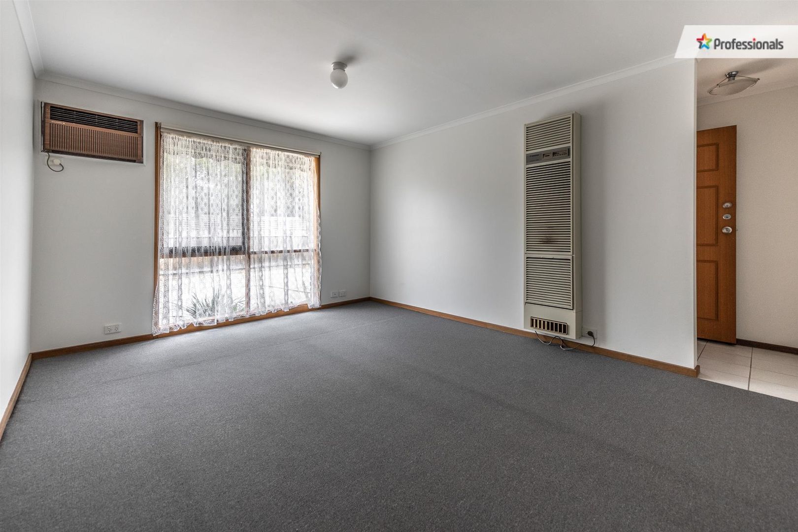 1/15 Smoult Drive, Kurunjang VIC 3337, Image 1