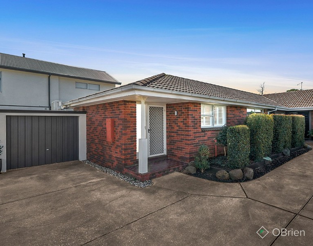 2/13 Alexander Avenue, Mornington VIC 3931