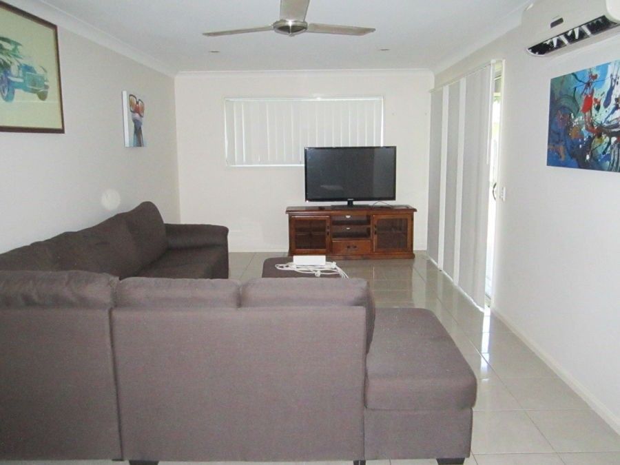 1/12 Coolum Court, Blacks Beach QLD 4740, Image 2