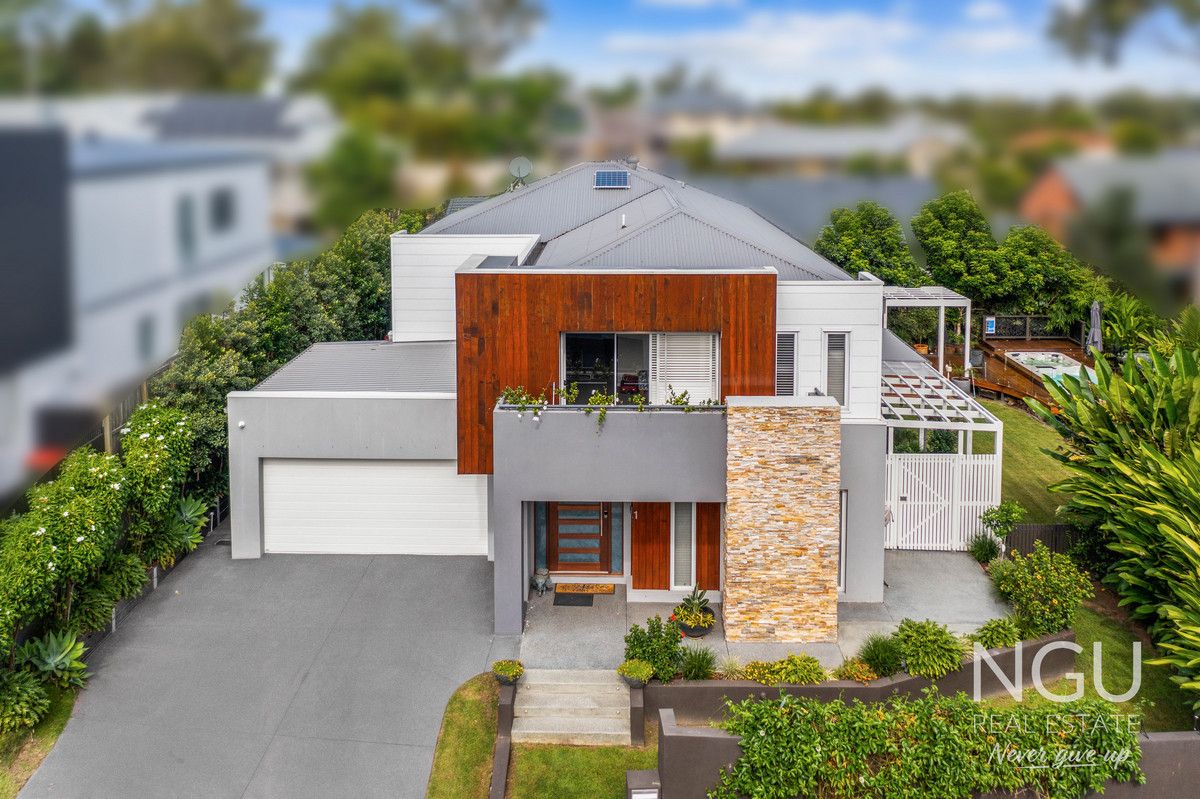 4 bedrooms House in 1/36 Kingfisher Place CHAPEL HILL QLD, 4069