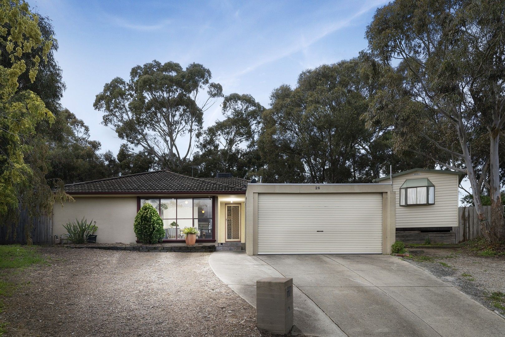 5 bedrooms House in 26 Isaacs Close SUNBURY VIC, 3429
