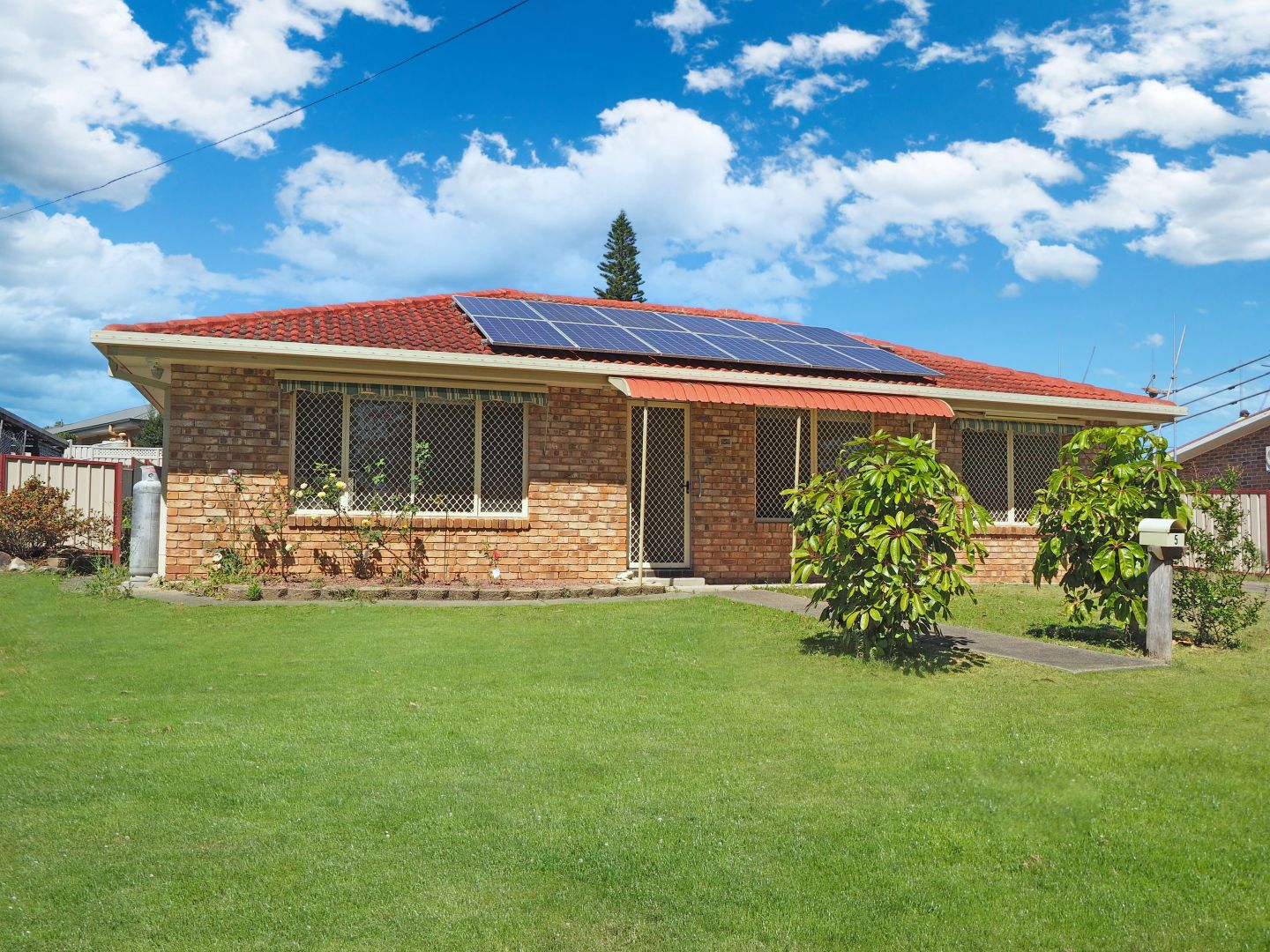5 Warwick Avenue, West Kempsey Property History & Address Research