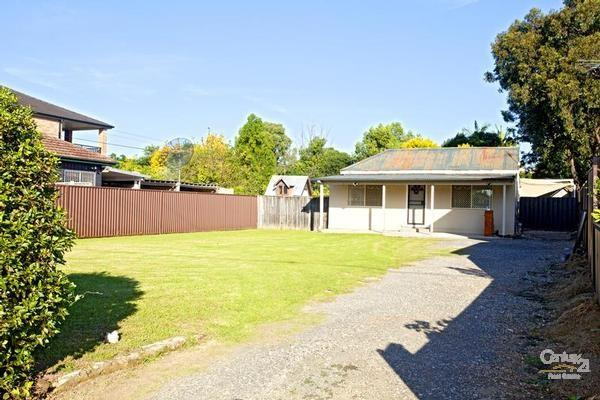 16 Broughton Street, Old Guildford NSW 2161