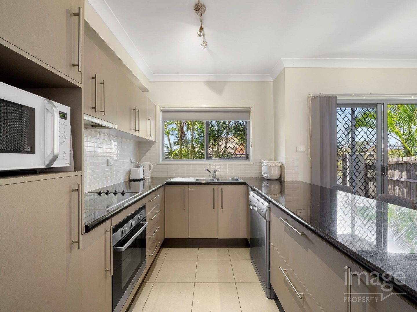 2/11 Birdwood Road, Carina Heights QLD 4152, Image 1