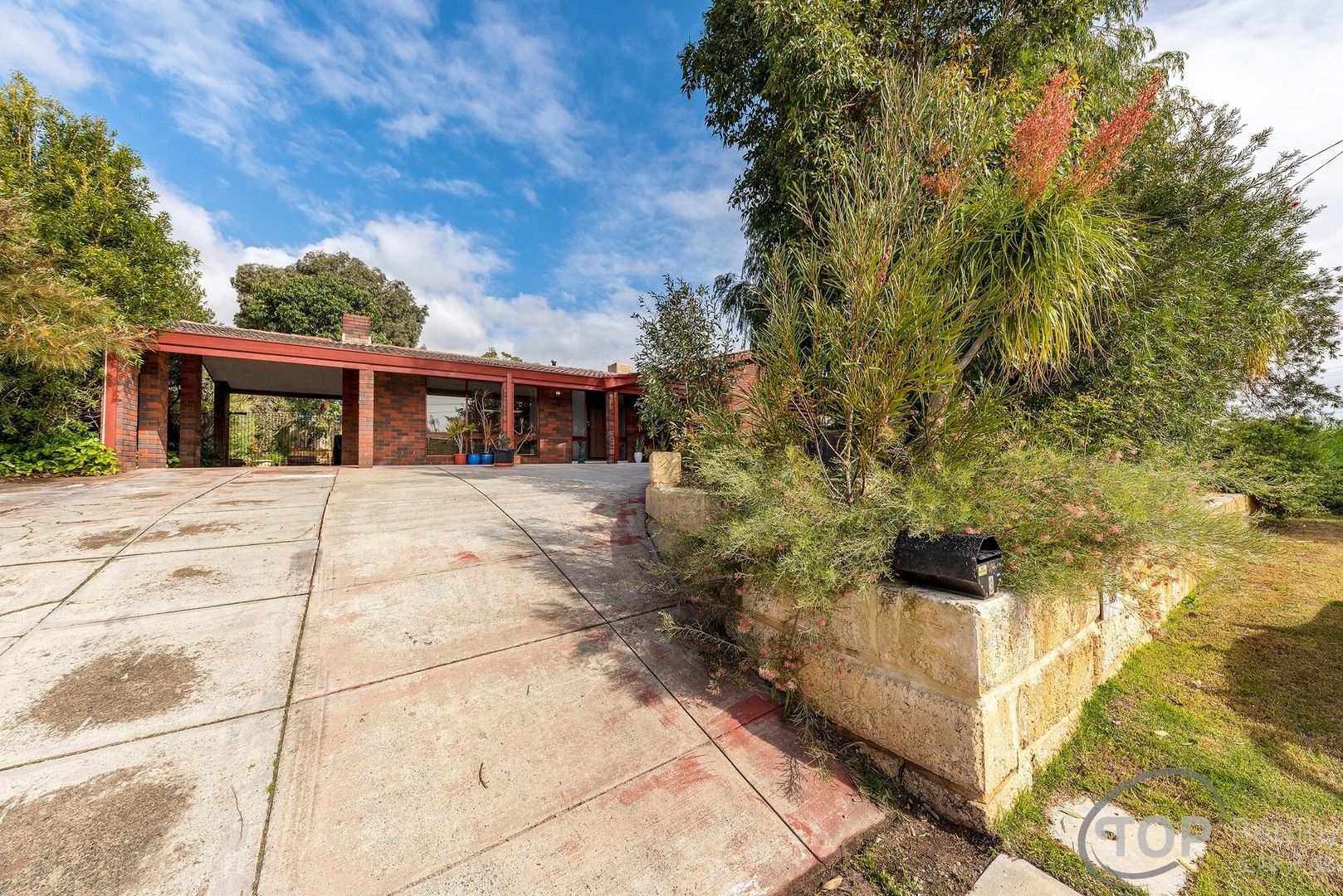 4 bedrooms House in 3 Collins Road WILLETTON WA, 6155