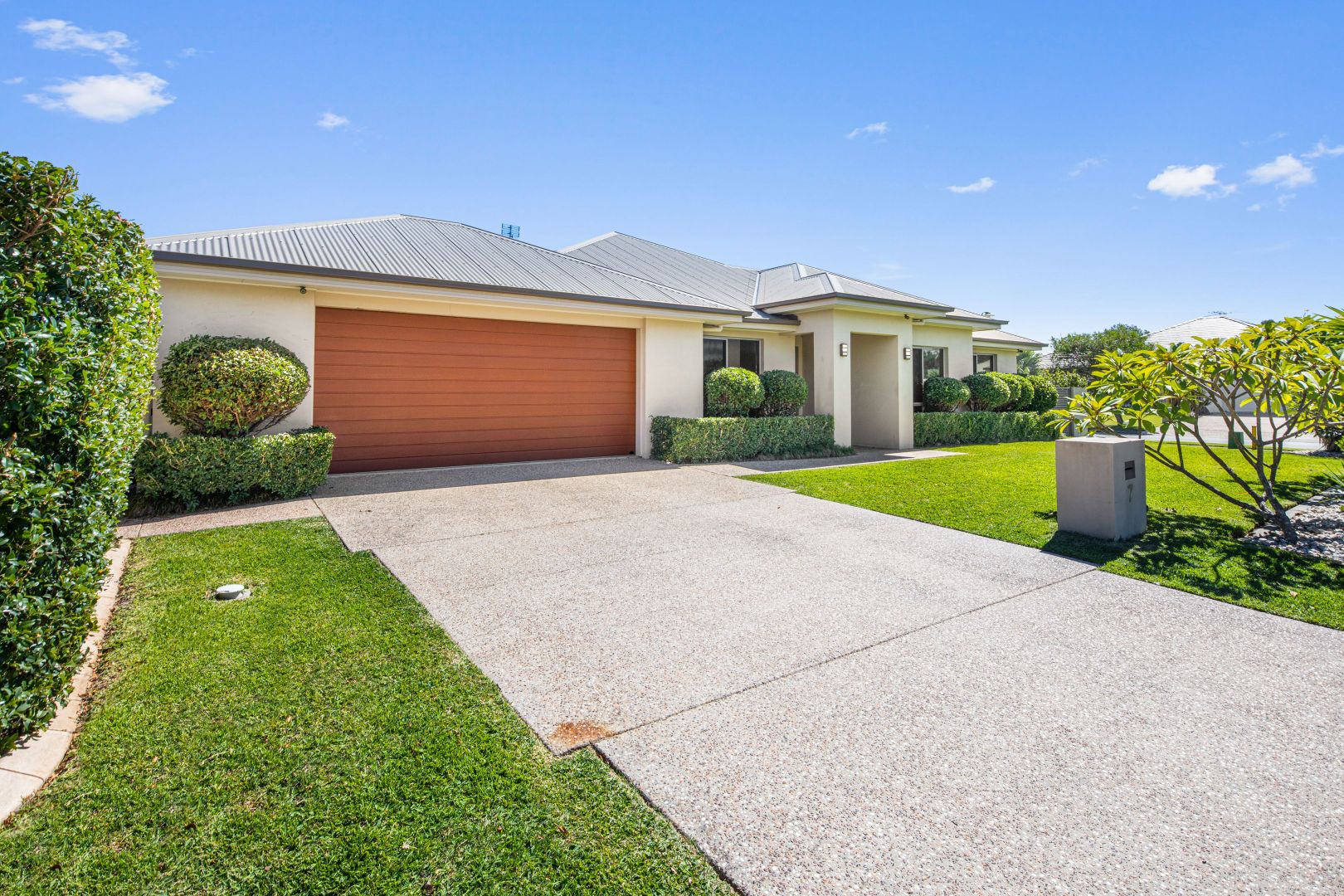 7 Wategos Circuit, Pelican Waters Property History & Address Research