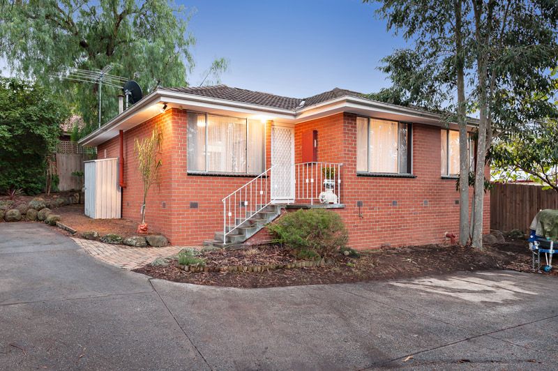 2 bedrooms Apartment / Unit / Flat in 2/41 The Circuit GREENSBOROUGH VIC, 3088
