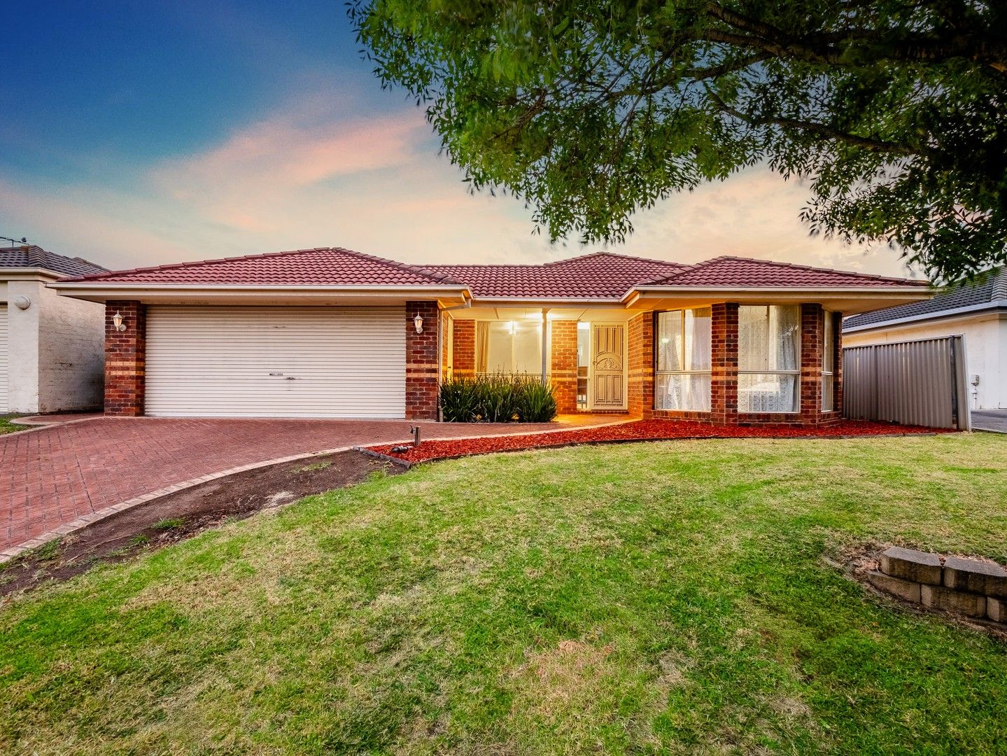 27 Hazelmere Avenue, Cranbourne West VIC 3977, Image 0