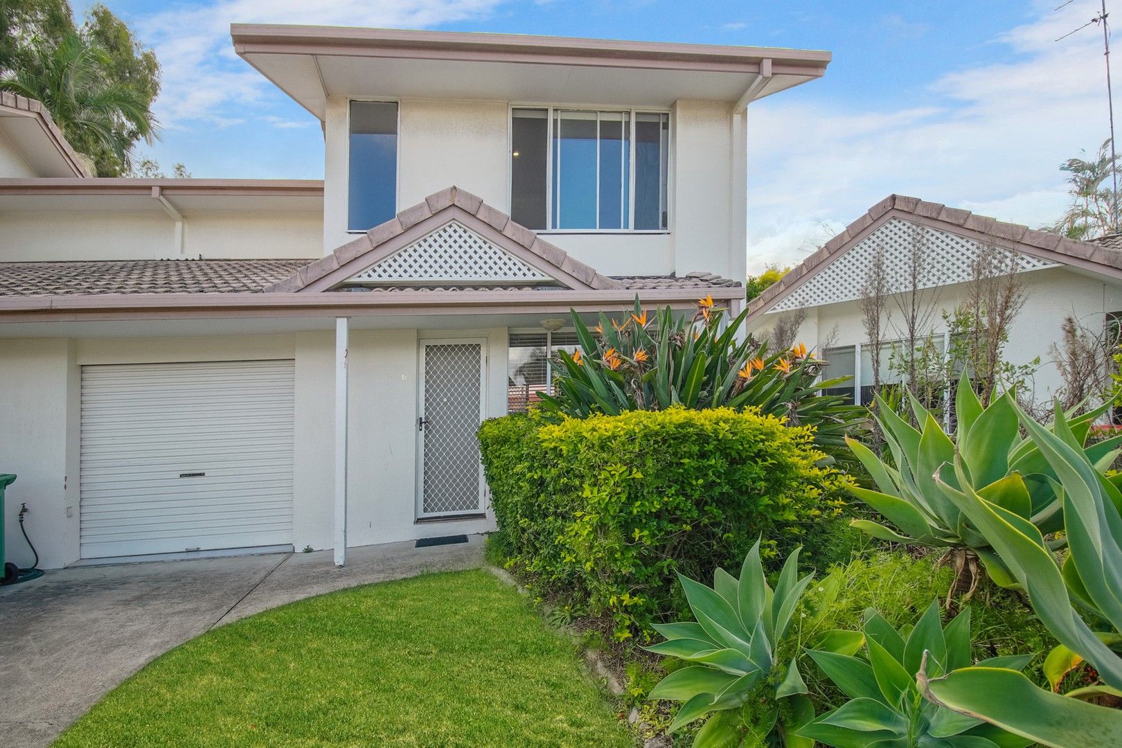 3 bedrooms Townhouse in 15/2 St Kevins Avenue BENOWA QLD, 4217