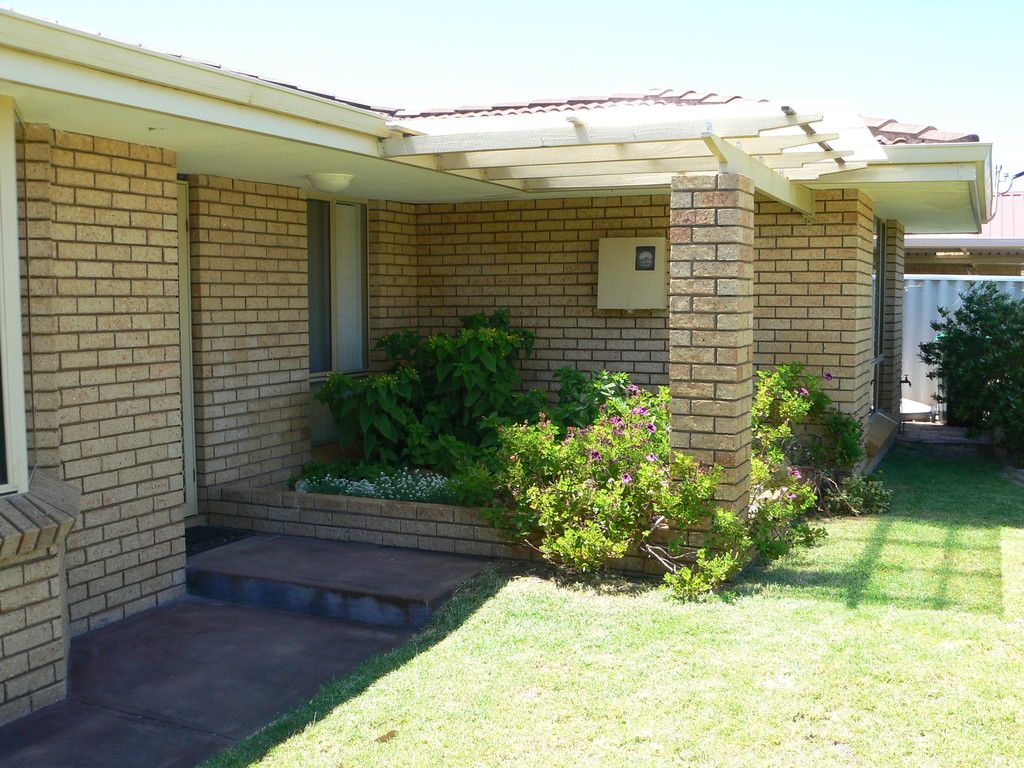 4 bedrooms House in 15 Auld Court WAIKIKI WA, 6169