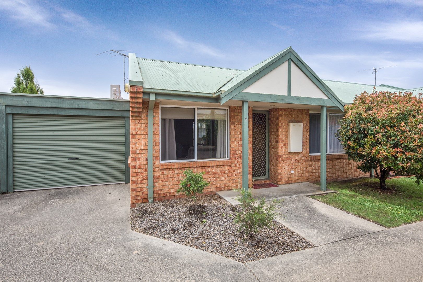 2/27 Murphy Street, Romsey VIC 3434, Image 0