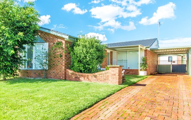 24 Charmer Crescent, Minchinbury NSW 2770