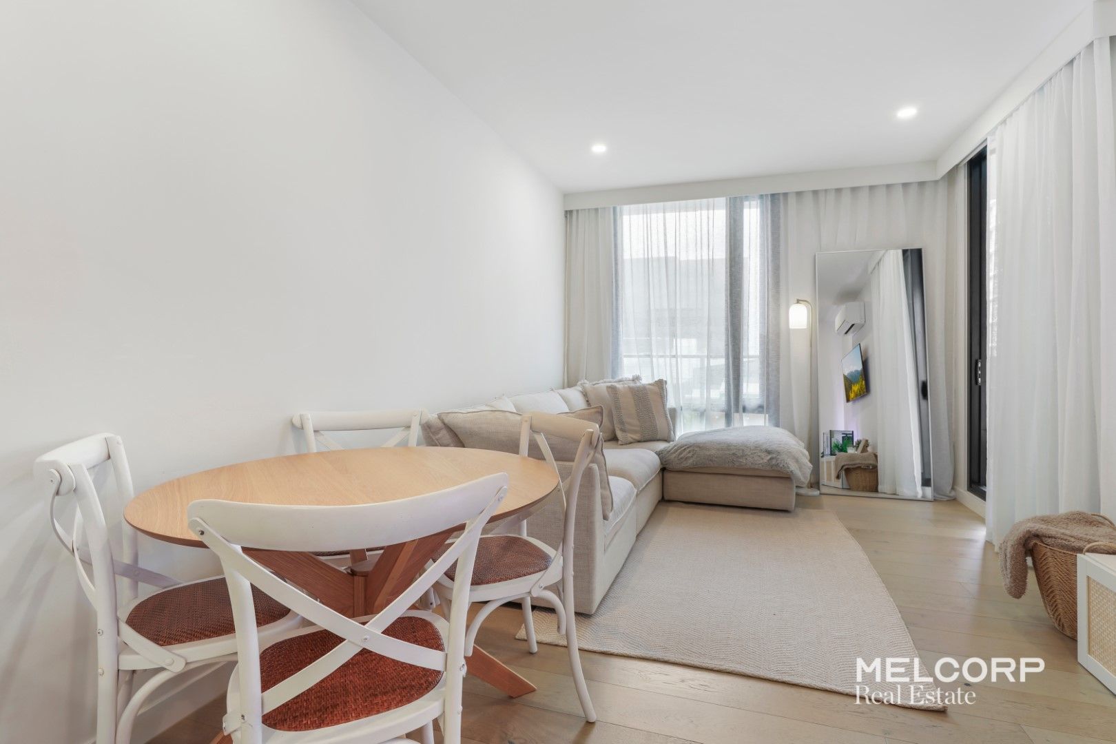 1 bedrooms Apartment / Unit / Flat in 2419/864 Blackburn Road CLAYTON VIC, 3168