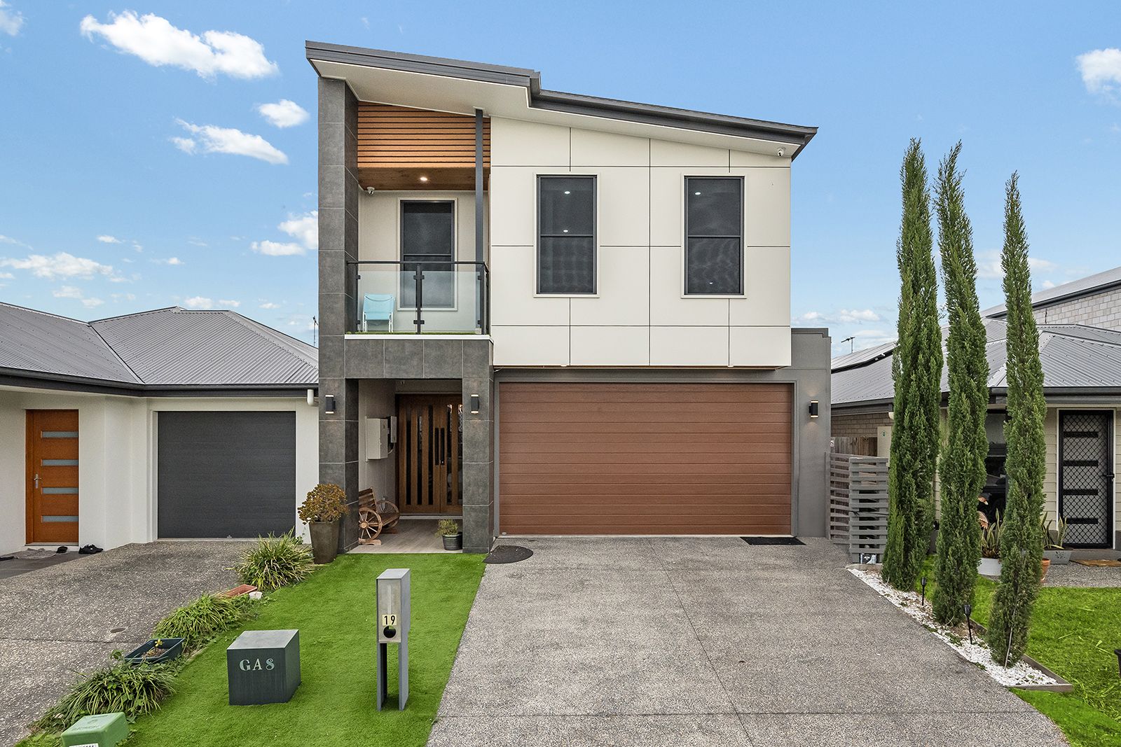 5 bedrooms House in 19 Lackmann Crescent MANGO HILL QLD, 4509