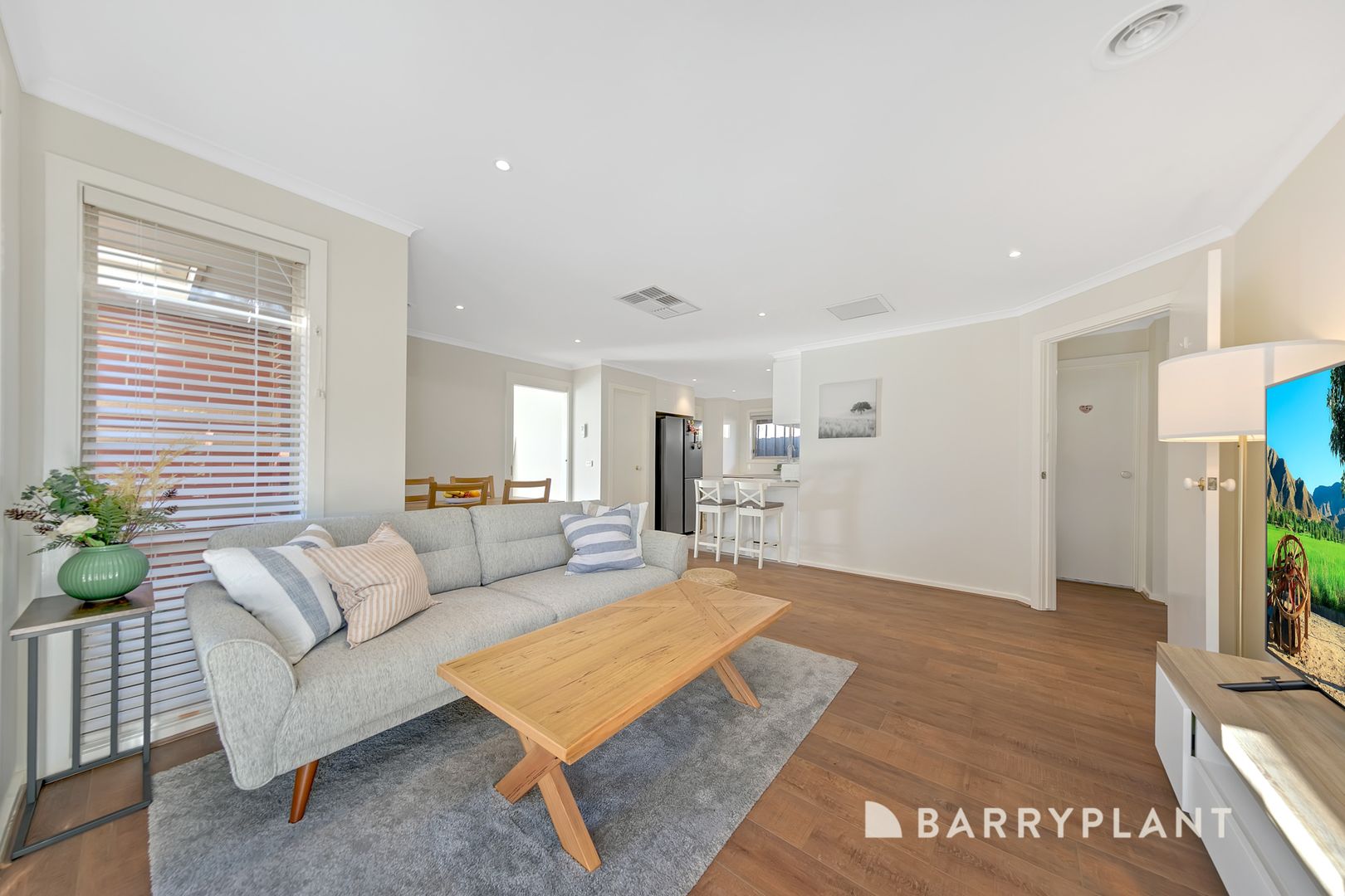 8 Warbler Walk, South Morang VIC 3752, Image 2