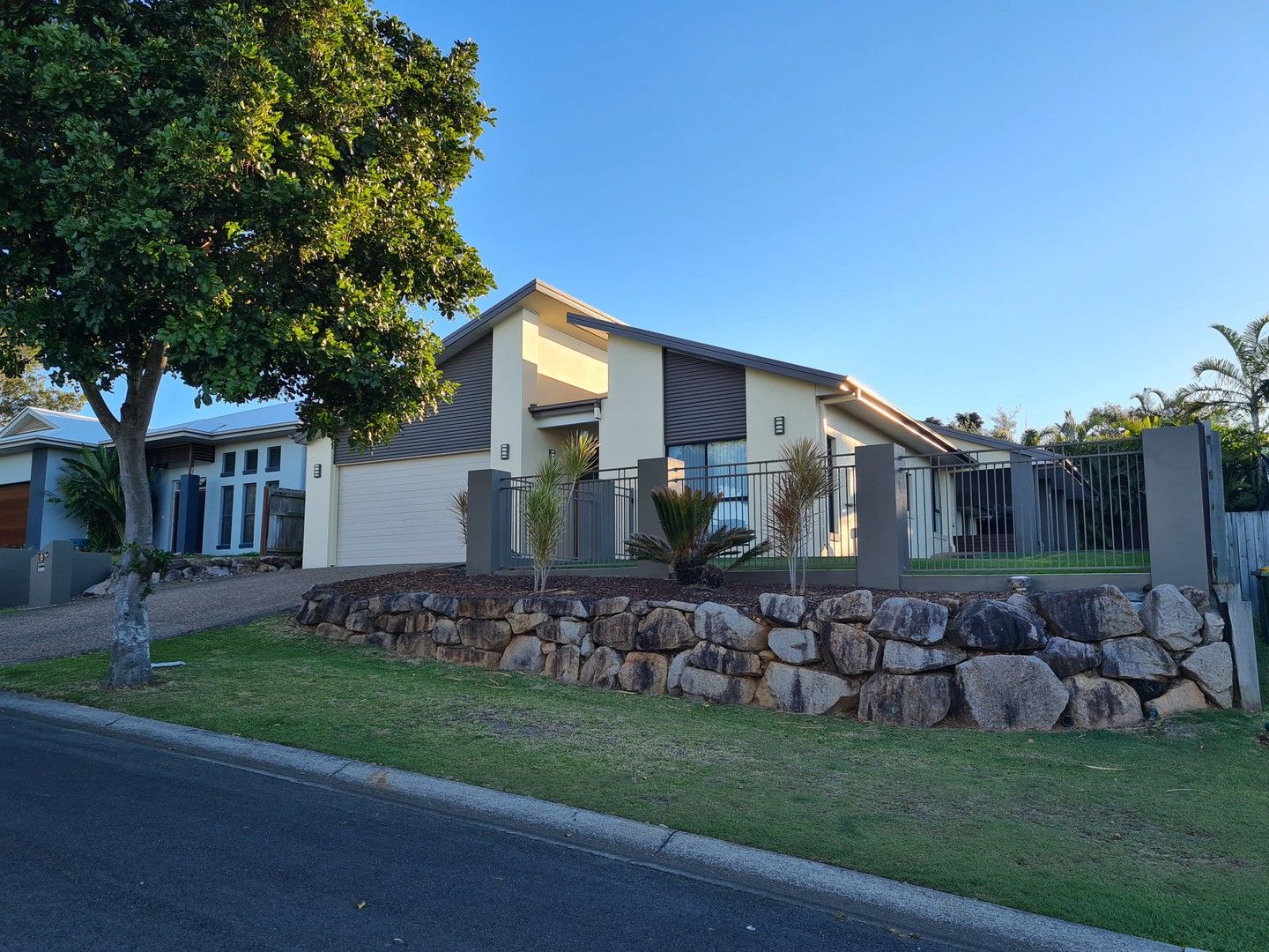 4 bedrooms House in 76 Denham Boulevard REDLAND BAY QLD, 4165