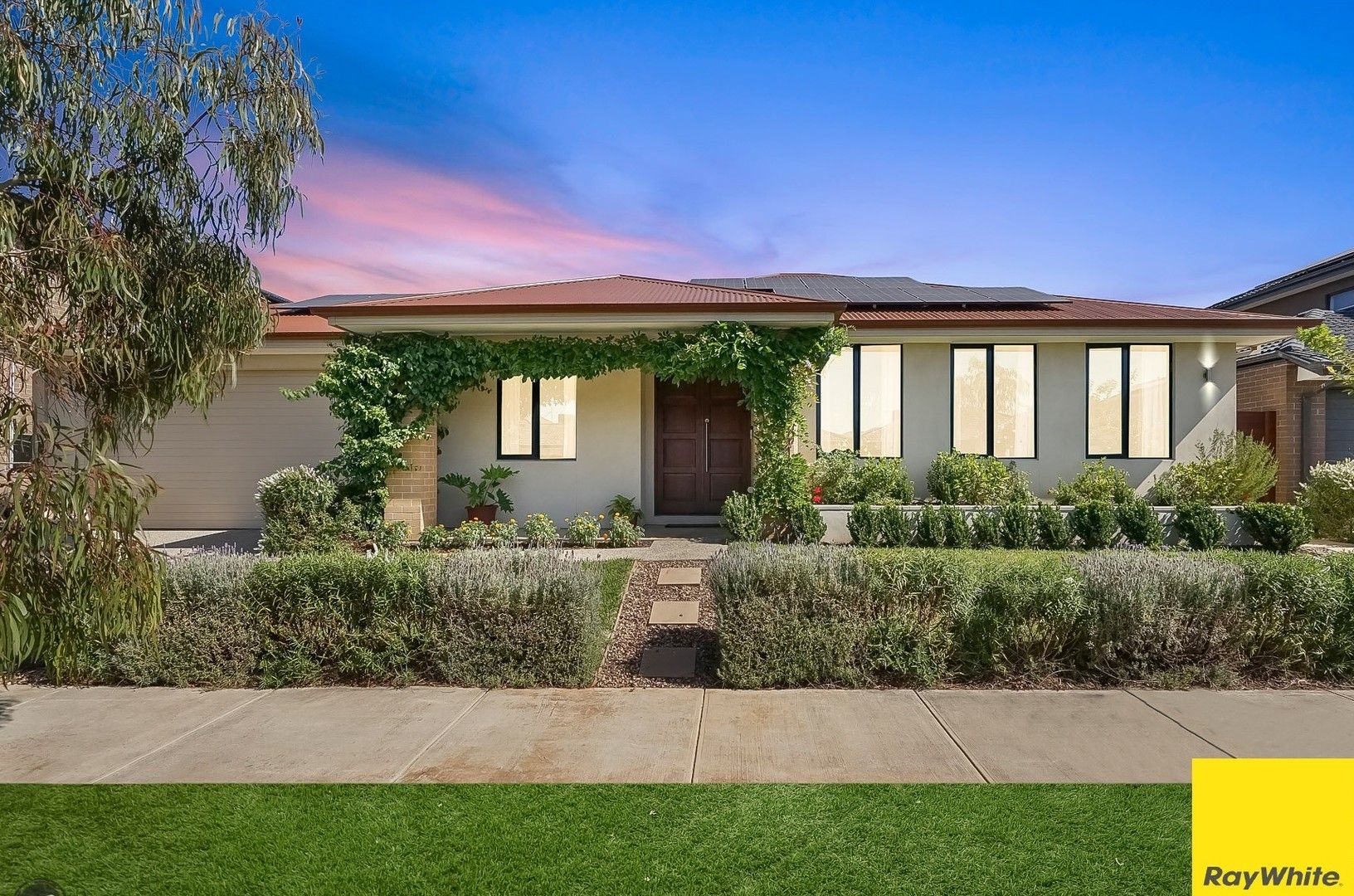 4 bedrooms House in 40 Riders Circuit AINTREE VIC, 3336