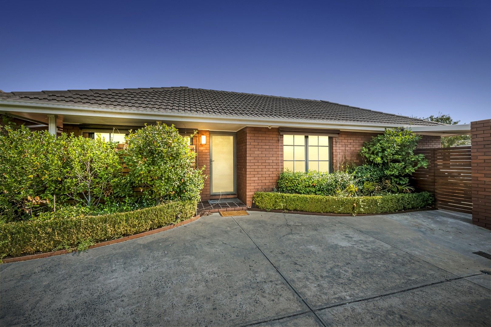 2 bedrooms Apartment / Unit / Flat in 4 1086-1088 Nepean Highway HIGHETT VIC, 3190