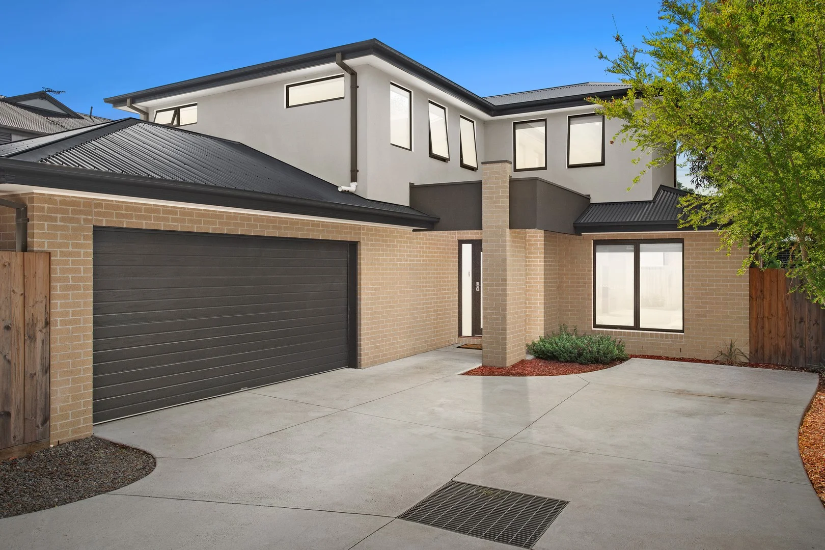 Primary image of 2/27 Shakespeare Avenue, Mooroolbark VIC 3138