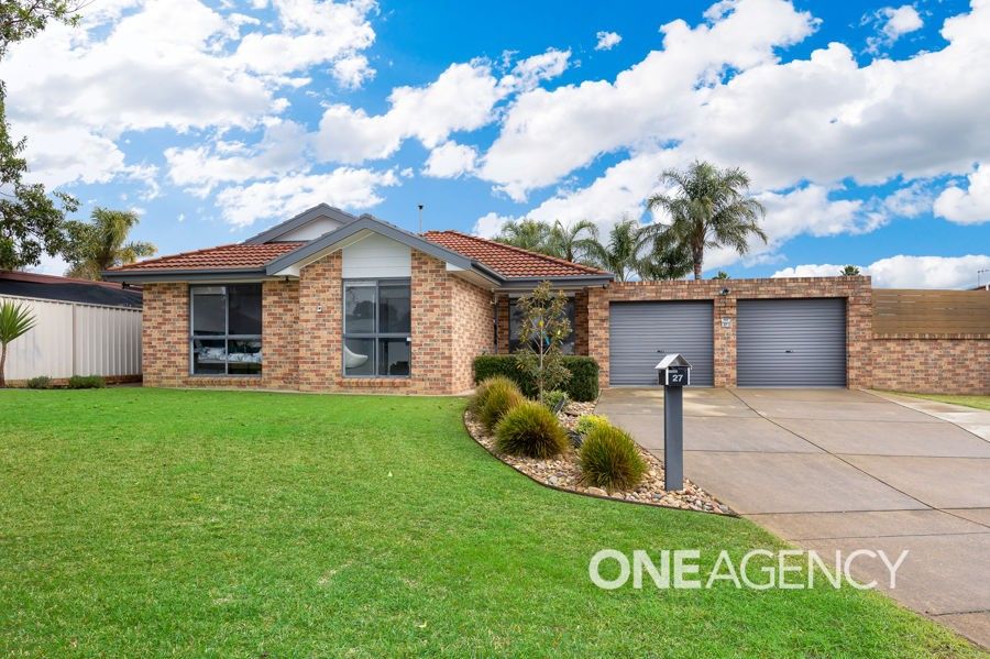 3 bedrooms House in 27 KALDARI CRESCENT GLENFIELD PARK NSW, 2650