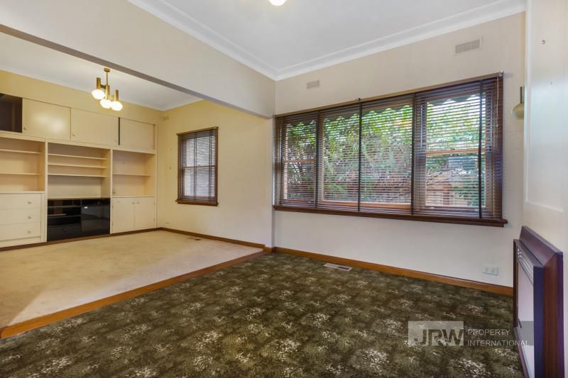 61 Panoramic Grove, Glen Waverley VIC 3150, Image 2