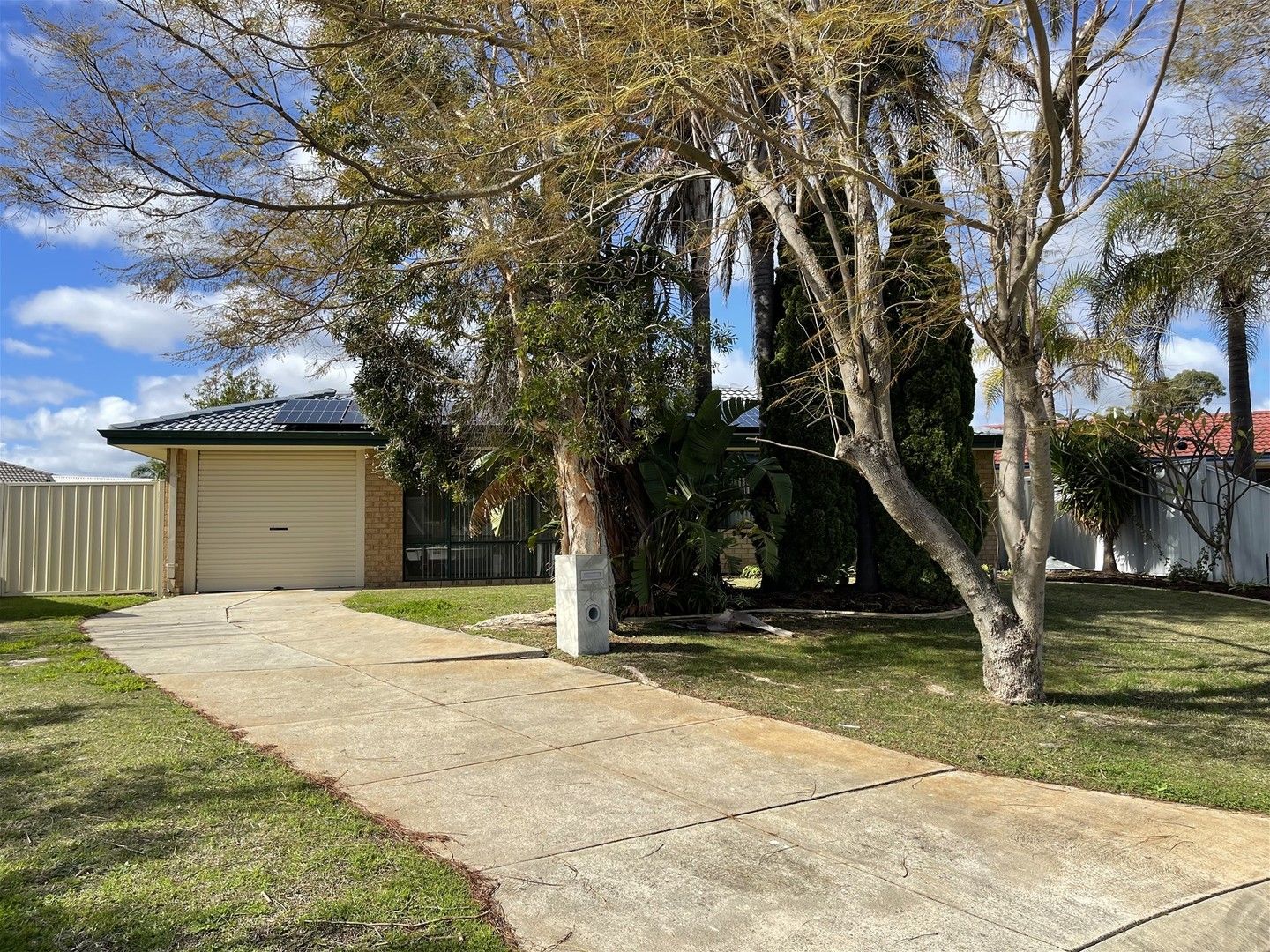 3 bedrooms House in 6 Winfield Place GREENFIELDS WA, 6210