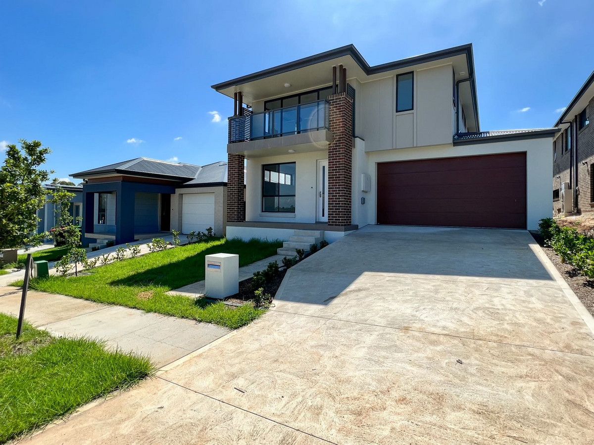 5 bedrooms House in 25 Myakka Way LEPPINGTON NSW, 2179