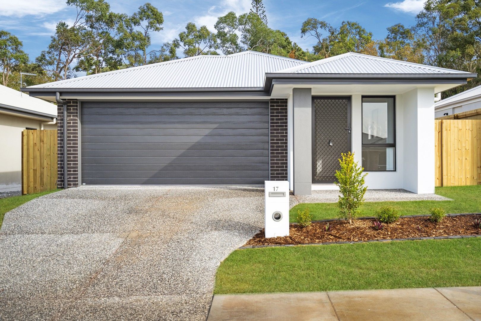 4 bedrooms House in 17 Kestrel Road PARK RIDGE QLD, 4125