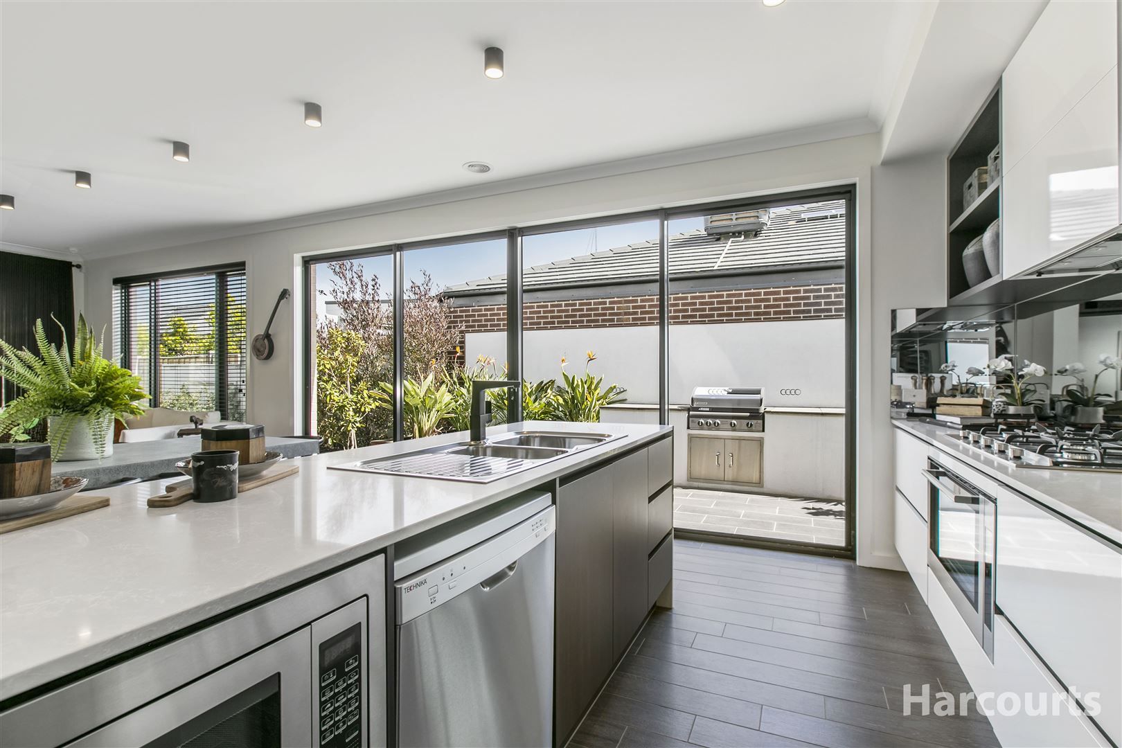 8 Callow Ave, Clyde North VIC 3978, Image 1