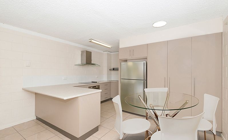 2 bedrooms Apartment / Unit / Flat in 4/12 The Avenue HERMIT PARK QLD, 4812