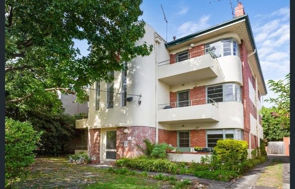 2 bedrooms Apartment / Unit / Flat in 4/12 Ellesmere Road WINDSOR VIC, 3181