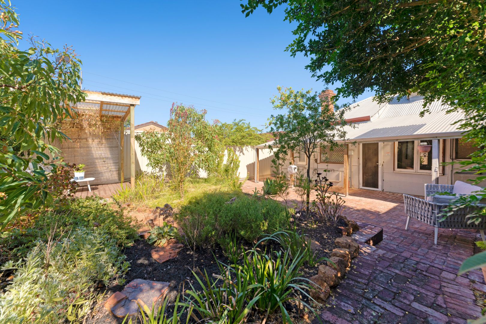 4 Knebworth Avenue, Perth WA 6000, Image 2