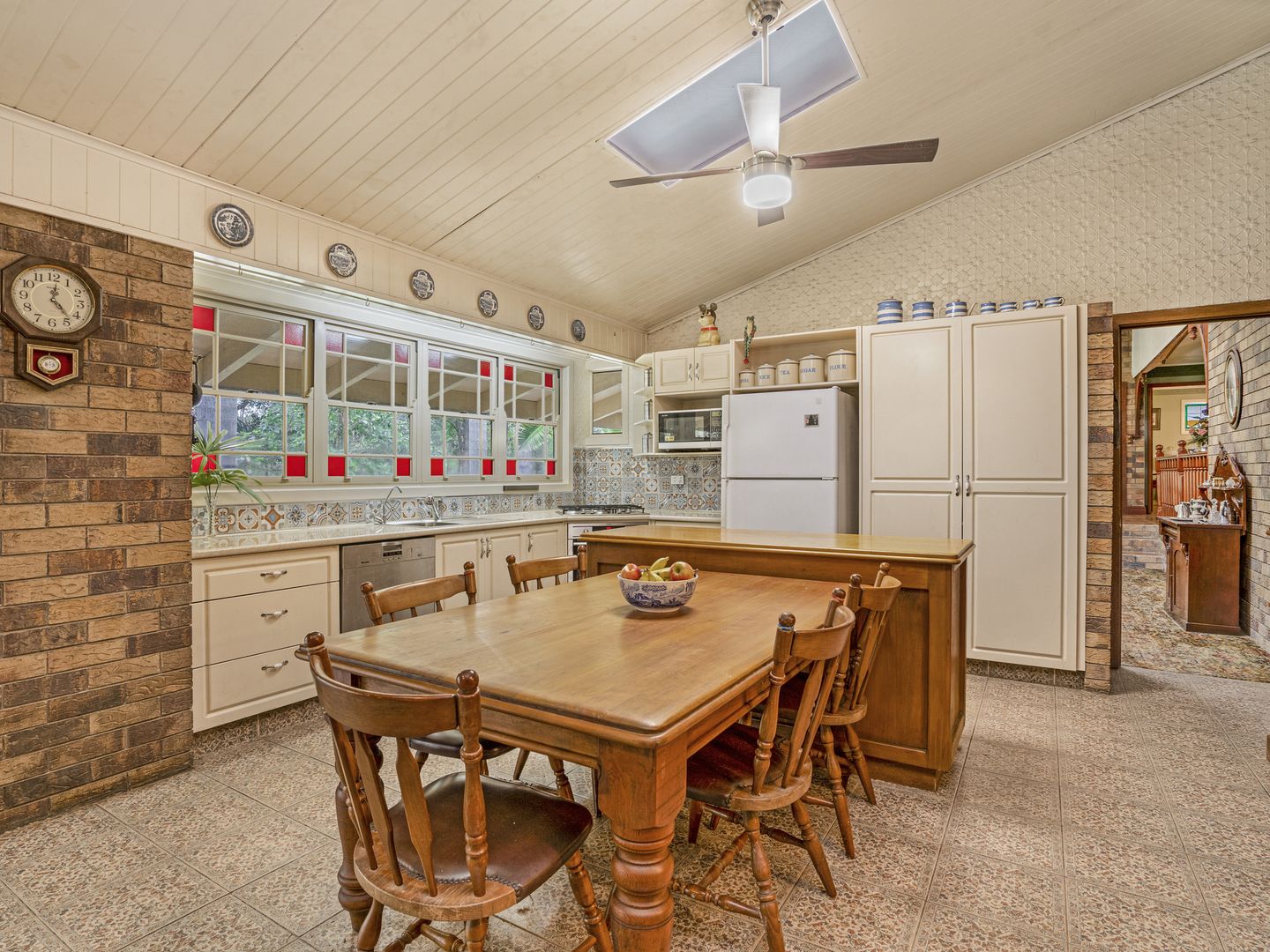 2 Karragata Court, Tallebudgera QLD 4228, Image 2