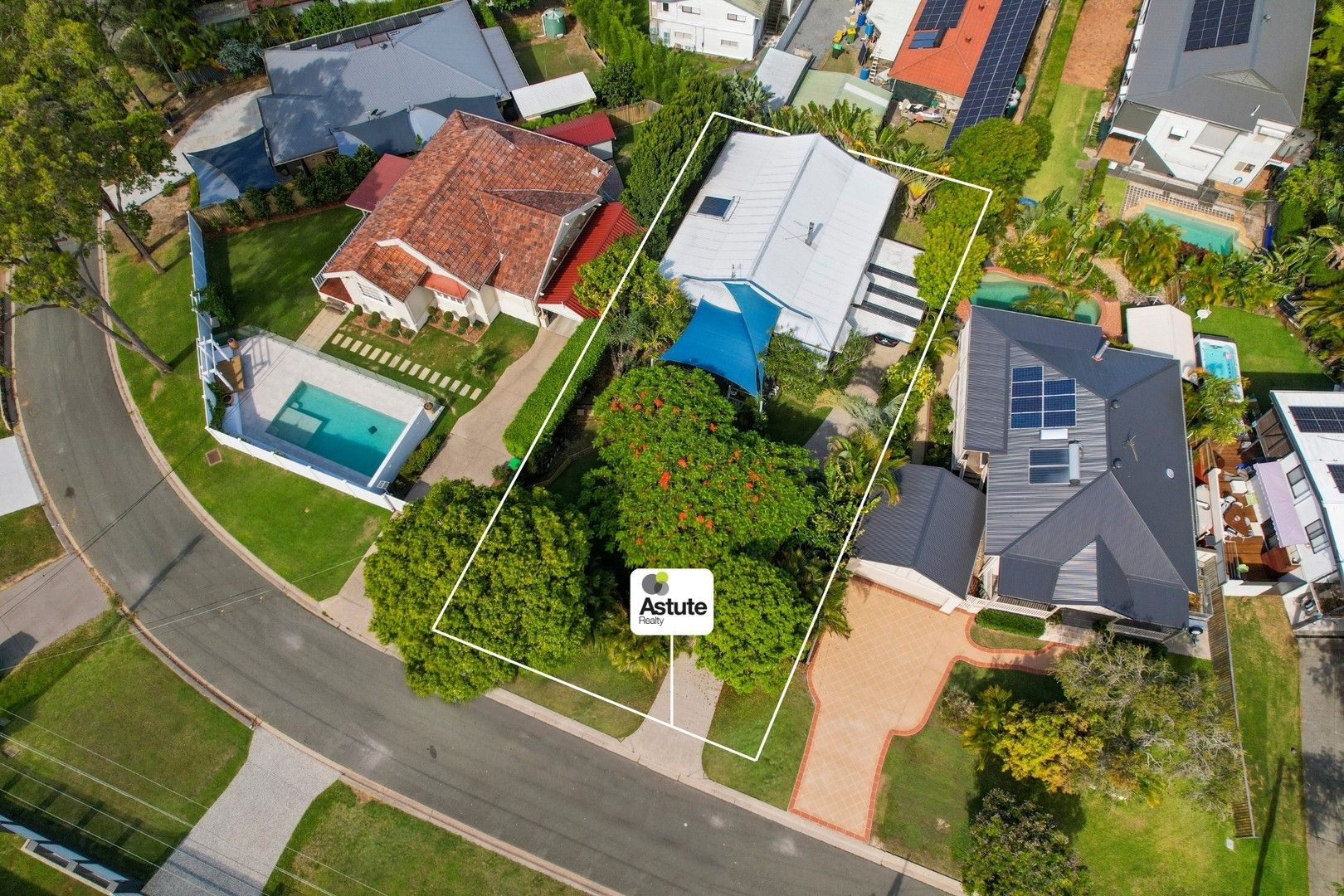 4 bedrooms House in 23 Chindrina Street HOPE ISLAND QLD, 4212