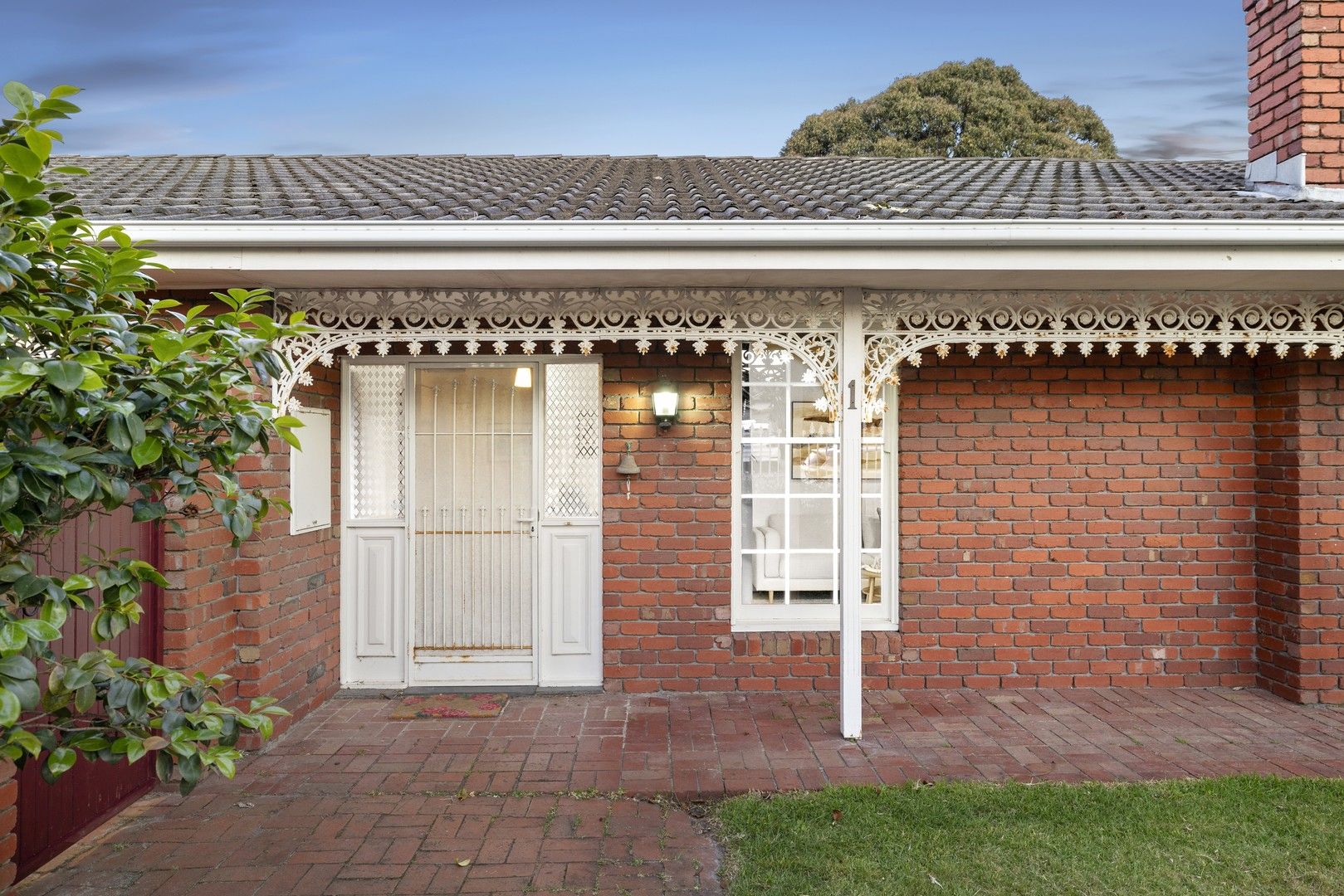 3 bedrooms House in 1 Snowdon Drive CHELTENHAM VIC, 3192