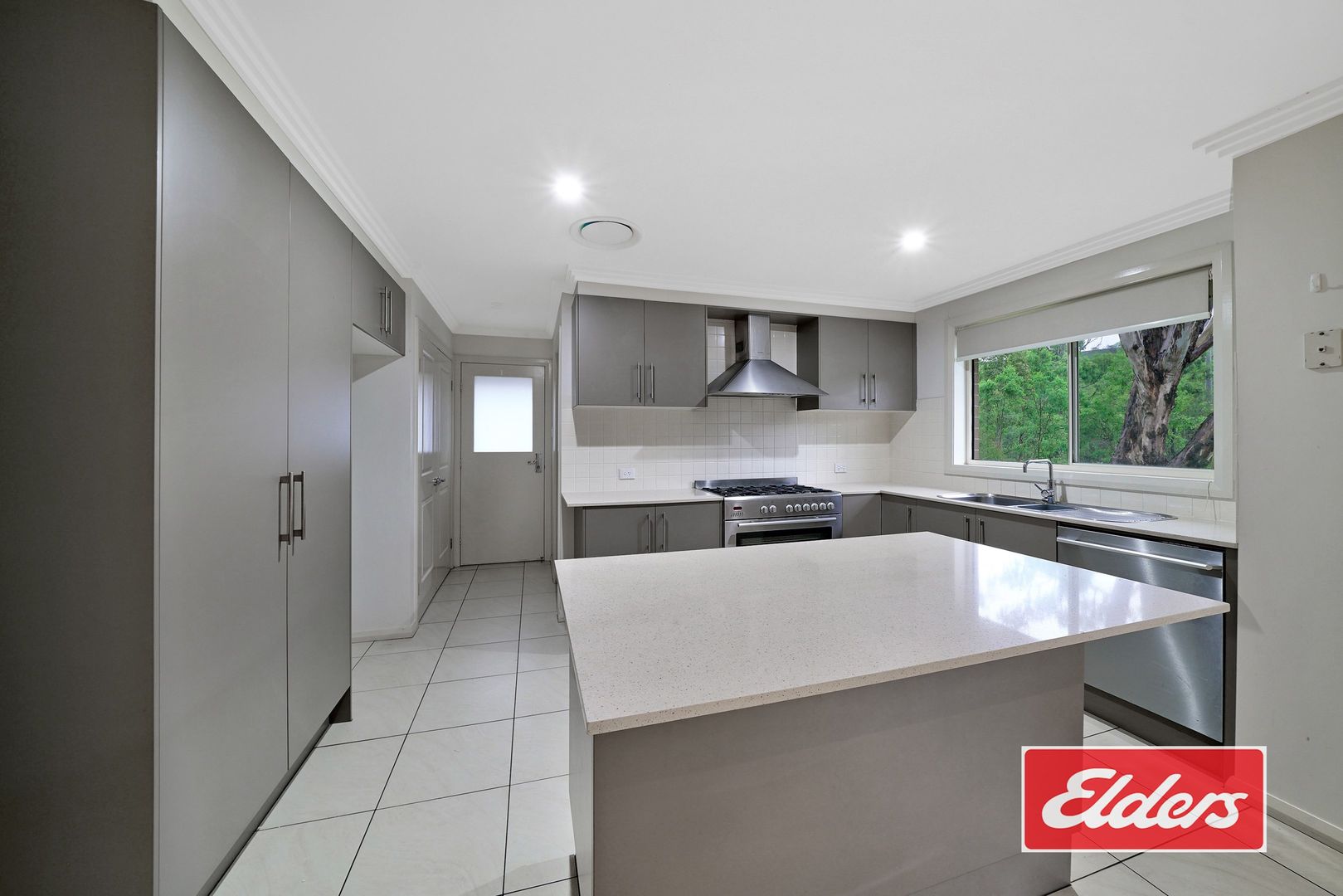 16 TAHMOOR HOUSE COURT, Tahmoor NSW 2573, Image 2