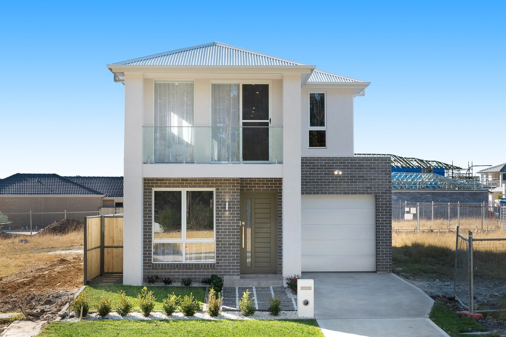 5 bedrooms House in 76 Mangrove Circuit MARSDEN PARK NSW, 2765