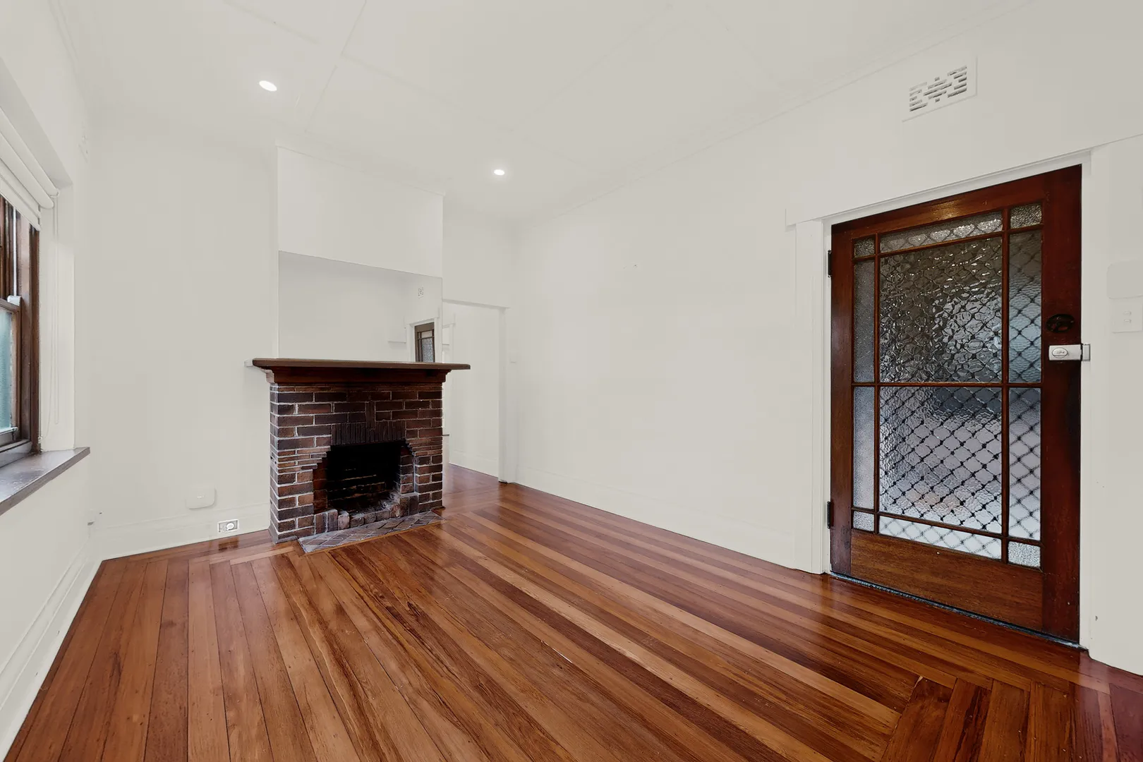 Charming Tudor-Style Apartment with Private Courtyard - View 2